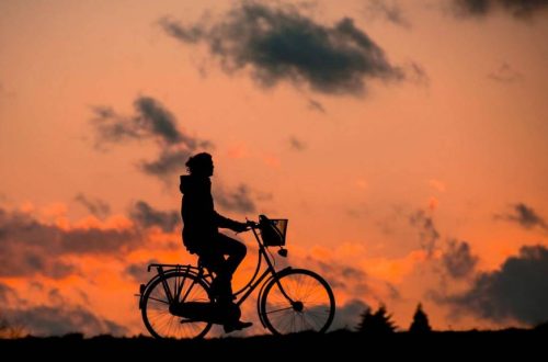 Pédaler et Explorer: Découvrir le Monde à Vélo