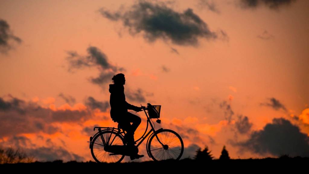 Pédaler et Explorer: Découvrir le Monde à Vélo